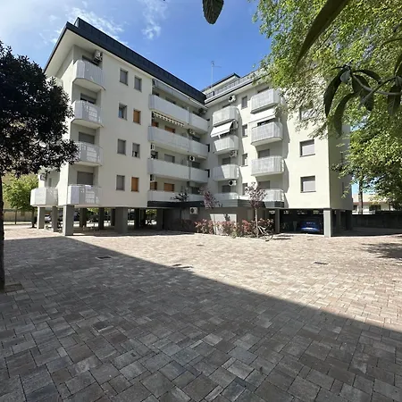 Delightful Two-room Flat Next To The * Bibione